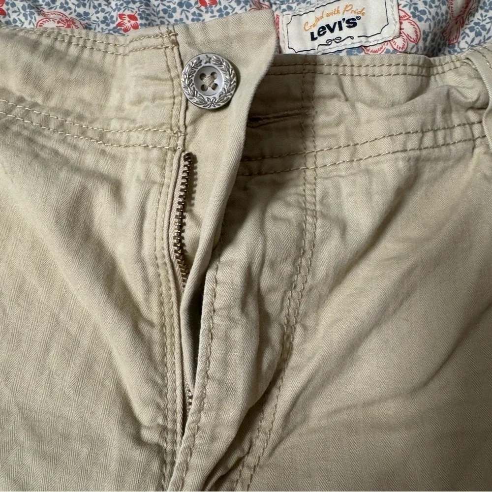 Levi's Women's Tan Cargo Shorts